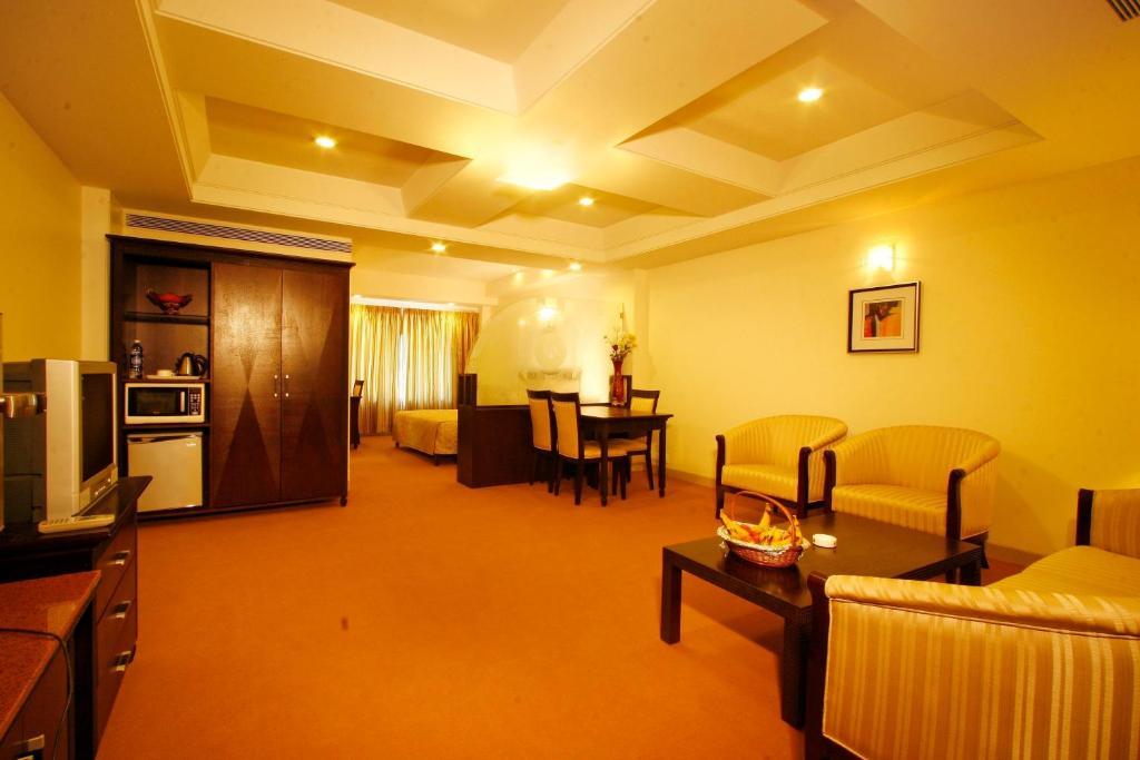 Ambience Executive Hotel Pimpri-Chinchwad Habitación foto